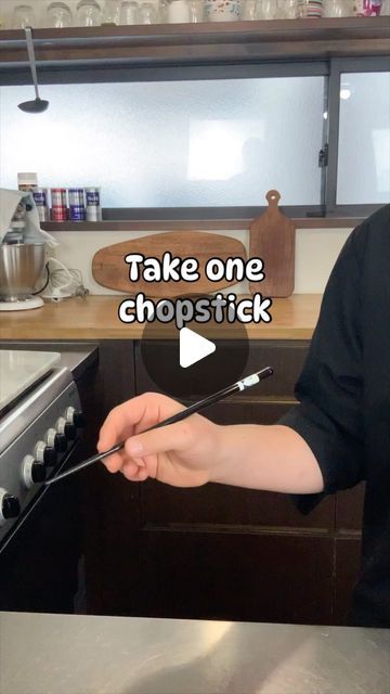 Kiara 👩🏻‍🍳Teen Chef on Instagram: "Chopsticks 101:  How to hold and eat with chopsticks 🥢   A few years ago, I was asked to demonstrate how we are taught to eat with chopsticks here in Japan. I thought I would share it now with you on my page 😊   The key is to not hold it too high or too low and to move only the top chopstick. I definitely recommend practicing when you have time and are NOT hungry - practicing on an empty stomach can be frustrating 😅   The word chopsticks 🥢 in Japanese is “hashi” we pay respect by adding an “o” to the beginning of the word “ohashi”. Be careful how you pronounce it though - “hashi” also means “bridge” 🌉   Do you often use chopsticks when eating? What are your top tips?   #stepstool #chopsticks #lesson #stepbystep #japanesegirl #japanese #eating #pra How To Eat With Chopsticks, How To Hold Chopsticks, Japanese Eating, Eating With Chopsticks, Eat With Chopsticks, How To Use Chopsticks, Not Hungry, Chopsticks, Top Tips