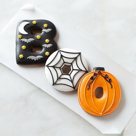 Donuts Childrens Halloween Party Food, Donat Glaze, Childrens Halloween Party, Biscuits Halloween, Halloween Food Decorations, Halloween Sugar Cookies Decorated, Halloween Torte, Postres Halloween, Halloween Cookie Recipes