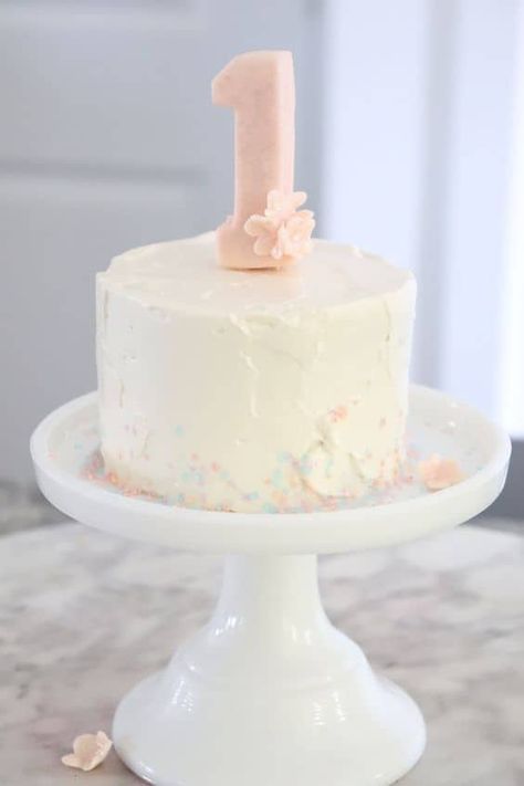 20 Babies 1st Birthday Smash Cake Ideas - Lady Celebrations Sweets First Birthday Theme, Sugar Free Smash Cake, Cake Ideas For 1st Birthday, Ideas For 1st Birthday, Smash Cake Recipe, Pink Smash Cakes, Smash Cake Ideas, Babies 1st Birthday, Healthy Smash Cake