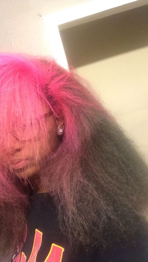 Peekaboo Hair Colors, Hair Stripes, Pink Hair Dye, Peekaboo Hair, Cute Hair Colors, Quick Natural Hair Styles, Dyed Hair Inspiration, Dyed Natural Hair, Hairdos For Curly Hair