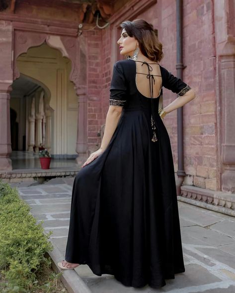 Kurti Back Neck Designs, Anarkali Dress Pattern, Simple Kurta Designs, Simple Kurti Designs, Kurti Neck, Long Kurti Designs, Long Dress Design, Back Neck Designs, Kurta Neck Design