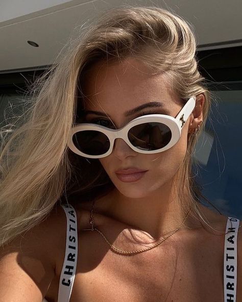 LAJANA BORMANN on Instagram: "🤎🤍" White Sunglasses Outfit, Asher Carson, Reina Ellis, Celine Brand, Celine Glasses, Carson Ellis, Fashion Outfits Dresses, Legacy Of Gods, Sunglasses Outfit