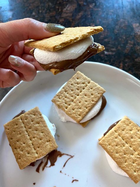 S’mores Microwave, S’mores In Microwave, S'mores In The Microwave, Microwave Smores How To Make, S’mores In The Microwave, S'mores At Home, S’mores At Home, Smores Microwave, Microwave Smores