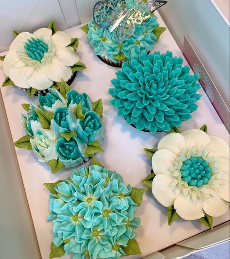 White Wedding Cupcakes, Cupcake Flowers, Flower Cupcake, Cupcake Decor, Cupcake Decoration, Cake Flower, Floral Cupcakes, Birthday Inspo, Cupcake Bouquet