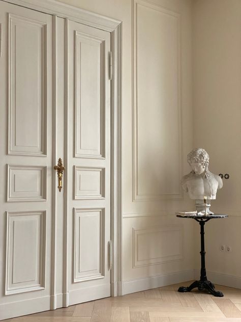 Pretty Doors Interior, White And Brown Aesthetic, Doors Aesthetic, Aesthetic Doors, Chateau Interior, Beige Interior Design, Interior Wooden Doors, Aesthetic Door, Door Aesthetic