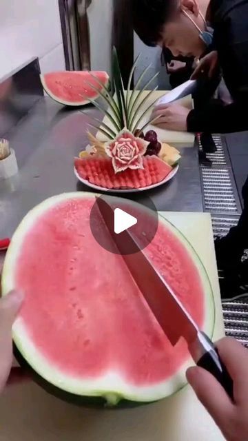 Fruit Creations, Fruit Decoration, Watermelon Art, Kawaii Cooking, Sweet Dishes Recipes, Chicken Thigh Recipes Baked, Charcuterie Recipes, Dinner Recipes Easy Quick, Dandelion Recipes