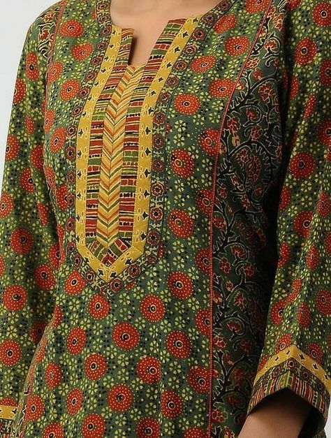 Printed Suits Design, Printed Suits Design Indian, Neck Design Suit, Kurti Neck Design, Chudi Neck Designs, Chudidhar Neck Designs, Beautiful Kurti, Salwar Neck Designs, Churidar Neck Designs