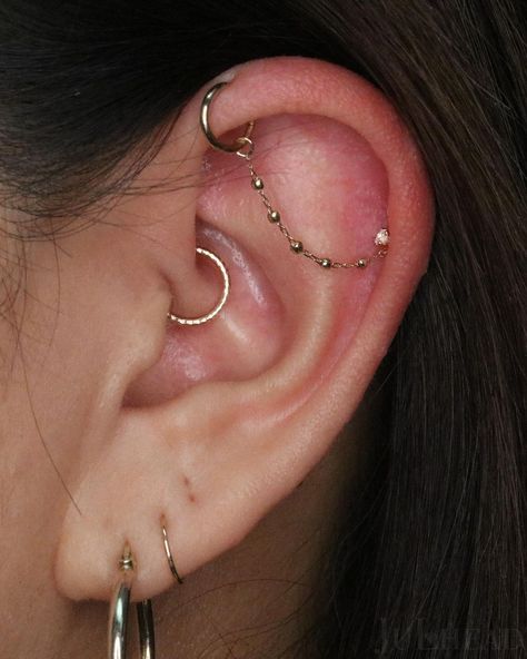 Aesthetic Industrial, Ear Stacks, Industrial Earrings, Industrial Piercing Jewelry, Types Of Ear Piercings, Piercing Inspo, Cool Ear Piercings, Pretty Ear Piercings, Cartilage Jewelry