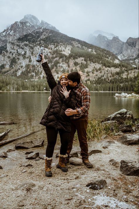 Proposal In Mountains, Hike Proposal Ideas, Hiking Proposal Outfit, Hiking Proposal Ideas, Alaska Proposal, Simple Engagement Ideas Proposal, Mountain Proposal Ideas, Camping Proposal, Proposal Hiking