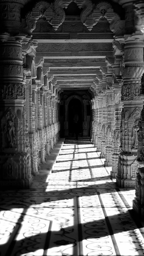 Indian Black And White Aesthetic, India Aesthetic Background, Temple Aesthetic Wallpaper, Wedding Aesthetic Indian, Wedding Planner Aesthetic, Forest Wedding Aesthetic, Symmetry Photography, Anuv Jain, Music Image