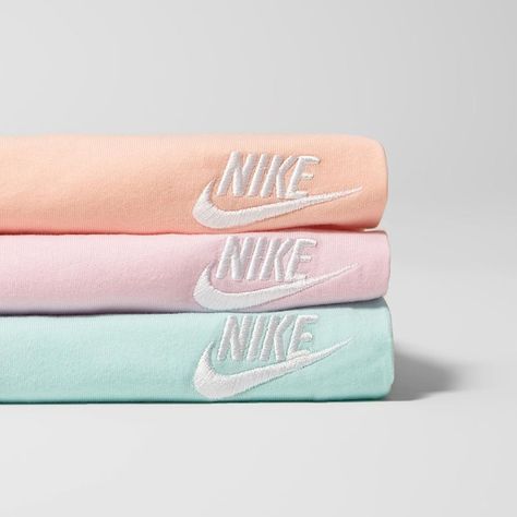 Titolo Sneaker Boutique on Instagram: “Take Your Pick! new pastel colors of the beloved Club Tee by Nike Sportswear are now available online ➡️ link in bio ⬆️…” Mode Logos, Nike Fits, Outfit Wishlist, Nike Jumper, Boty Nike, Cute Nike Outfits, Cute Lazy Outfits, Nike Sweatpants, Lazy Outfits