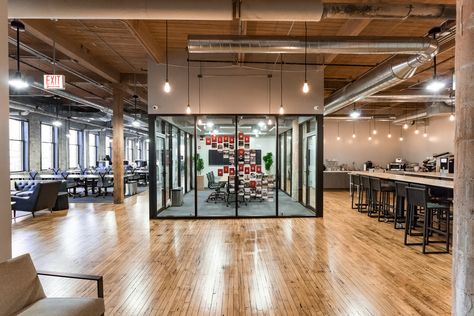 Enclosed meeting space separates the open plan work area from the break area at the Pinterest office in Chicago. Bathroom Industrial, Industrial Closet, Open Concept Office, Open Office Design, Industrial Exterior, Industrial Stairs, Rustic Hallway, Rack Industrial, Industrial Wallpaper