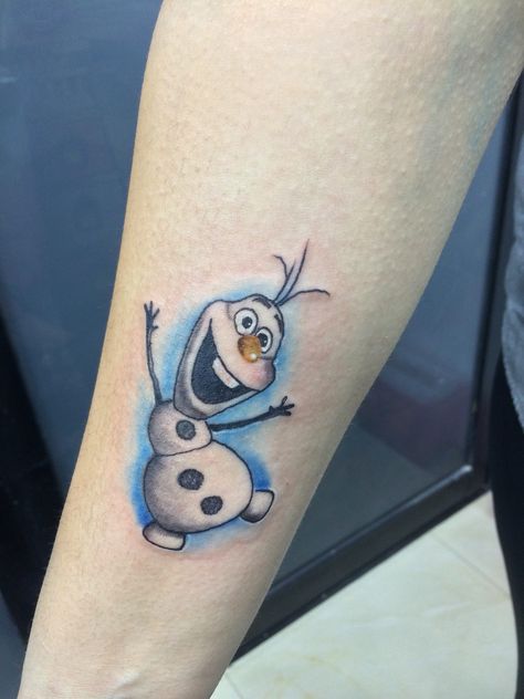 Olaf Olaf Tattoo Ideas, Frozen Tattoo Ideas, Olaf Tattoo, Frozen Tattoo, Disney Olaf, Disney Tattoo, Tattoo Design Ideas, Minimalist Tattoos, Disney Tattoos