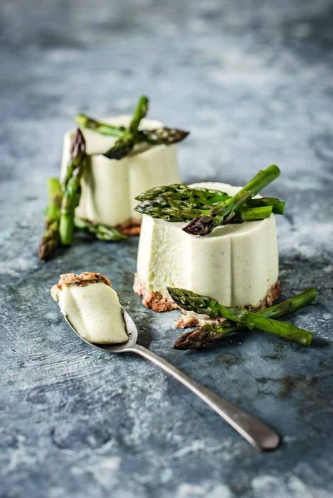 Asparagus Seasoning, Diy Easy Recipes, Almond Recipes, Baklava, Food Presentation, Food Plating, Pavlova, Finger Food, Diy Food Recipes