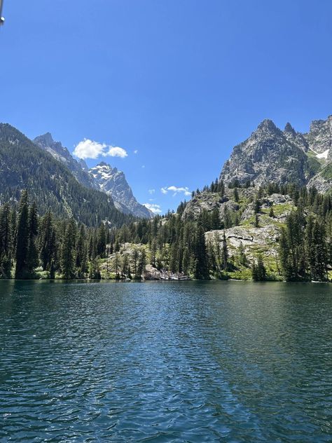 Visit Jenny Lake Grand Tetons Visitor Center (Jenny Lake Ferry and Best Hikes) – Planning Away Jenny Lake, Yellowstone Vacation, Best Hikes, Visitor Center, Hiking, Lake, How To Plan