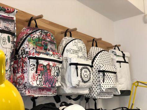 Backpack Street Style, White Backpack, Art Graffiti, Street Art Graffiti, Street Art, Graffiti, Street Style, Backpacks, White