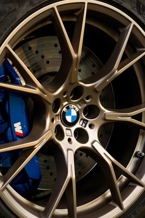 789M Frozen Gold Bronze wheel set Beer Website, M5 Cs, Bronze Wheels, Gold Wheels, Bmw Wheels, Bmw E60, Cool Car Pictures, Calipers, Car Wheel