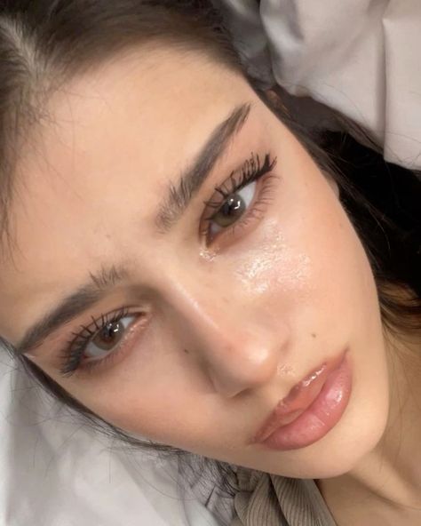 Natural Makeup Styles, Makeup Natural Look, Annika Volkov, No Make Up Make Up Look, Natural Makeup Ideas, Straight Eyebrows, Natural Makeup Style, Straight Brows, Pale Makeup