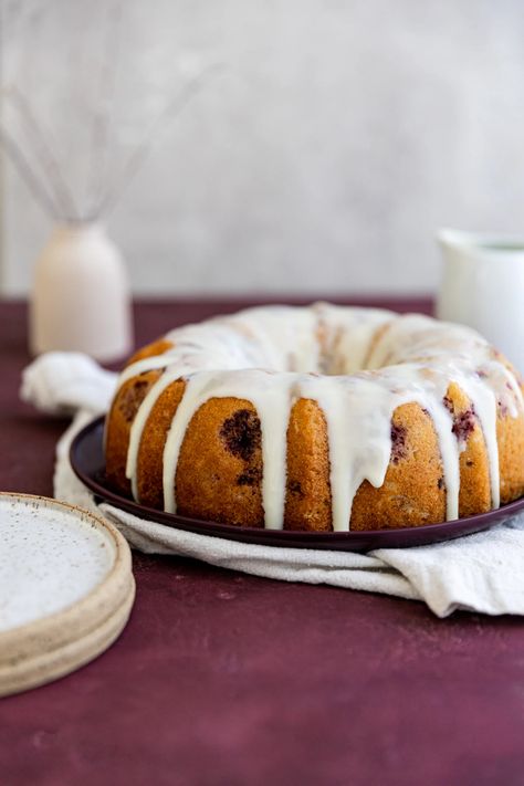 Fudge Icing Recipe, Bundt Cake Glaze, White Chocolate Glaze, White Chocolate Icing, Lemon Blueberry Bundt Cake, White Chocolate Desserts, Blueberry Bundt Cake, Glaze For Cake, White Chocolate Cake