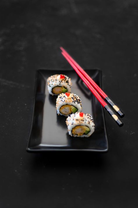 Sushi Boat, Black Food, Food Photography Tips, Minimalist Photography, Shooting Photo, Food Photography, Rolls, Restaurant, Ethnic Recipes