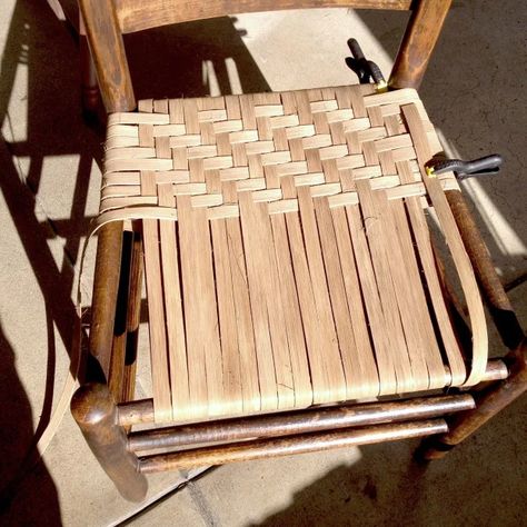 Rocking Chair Redo, Weave Chair, Upcycle Chair, Cottage Chairs, French Provincial Chair, Basket Weaving Diy, Handmade Chair, Chair Repair, Basket Chair