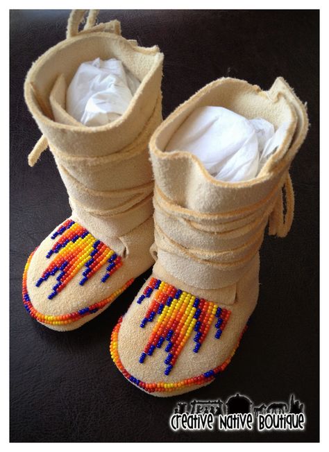 Creative Native Boutique: Beaded Moccasin Boots How To Make Moccasins, Moccasin Patterns, Baby Moccasin Pattern, Diy Moccasins, Native American Moccasins, Moccasin Pattern, Leather Baby Moccasins, Native American Beadwork Patterns, Beaded Moccasins