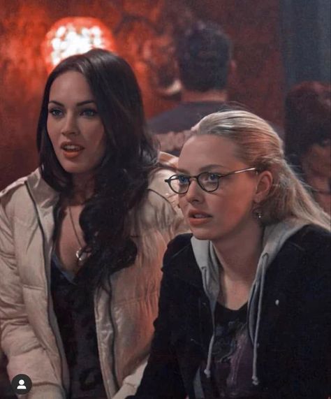 (1) #Jennifersbody - Search / X Jennifers Body Costume Duo, Needy Jennifers Body Outfit, Jennifers Body Costume Idea Duo, Needy And Jennifer Costume, Jennifer And Needy Costume, Jennifer Check And Needy, Needy Costume, Needy And Jennifer, Jennifer And Needy