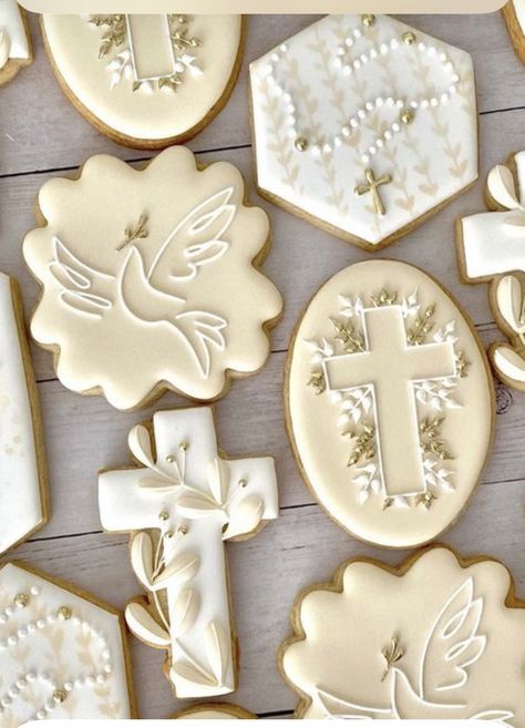 Confirmation Cookies Boys, Confirmation Decorated Cookies, Adult Baptism Party Ideas, Communion Cookies Decorated, Confirmation Cookies Decorated, Baptism Food Ideas, White And Gold Cookies, Baptism Cookies Decorated, First Communion Sugar Cookies