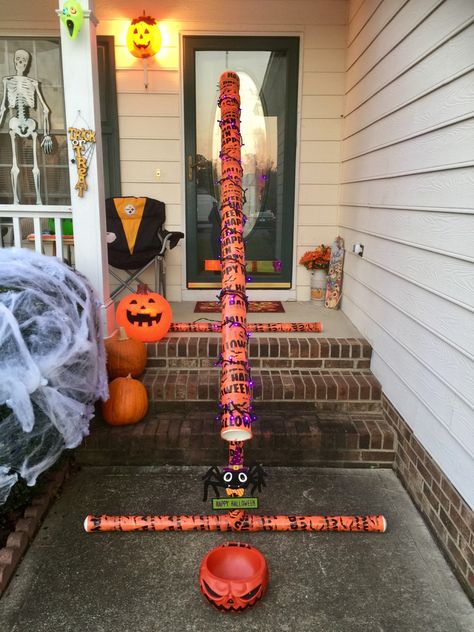 Halloween Candy Porch Ideas, Candy Slides For Halloween, Passing Out Candy Halloween, Candy Chutes For Halloween, Fun Ways To Hand Out Halloween Candy, Trick Or Treat Sign For Porch Candy, Bizarre Photos, Diy Candy, Trunk Or Treat