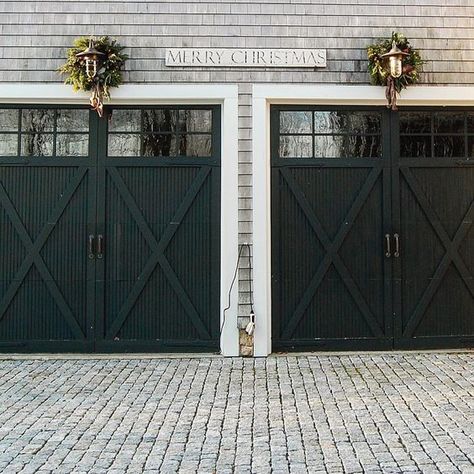 Instagram Inspiration: Old Silver Shed - Christinas Adventures Black Garage Doors, Black Garage, Garage Door Types, Garage Door Design, Garage Remodel, Garage Makeover, Casa Exterior, Building A Shed, Rustic Outdoor