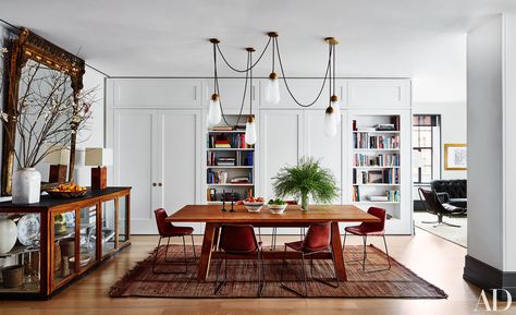 Naomi Watts and Liev Schreiber’s Stunning New York City Apartment Appartement New York, Manhattan Loft, Manhattan Apartment, New York City Apartment, Esstisch Modern, 카페 인테리어 디자인, Mid Century Modern Dining, Naomi Watts, New York Apartment