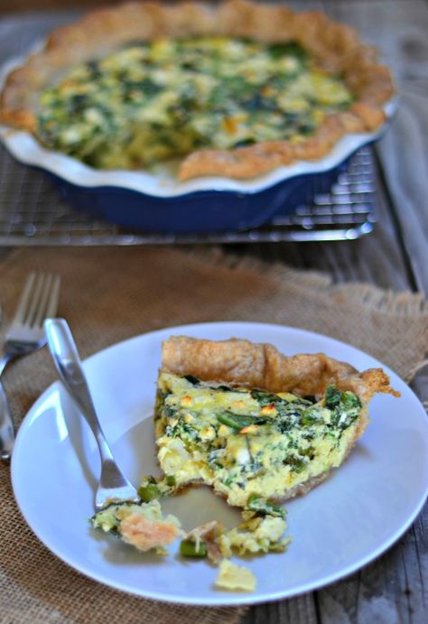 Spring Greens Quiche + Spring Entertaining Giveaway | mountainmamacooks.com #vegetarian #giveaway Cream Cheese Quiche, Quiche Asparagus, Spinach Cream Cheese, Asparagus Broccoli, Cheese Quiche Recipe, Savoury Tarts, Spring Entertaining, Spinach Quiche, Savory Pies