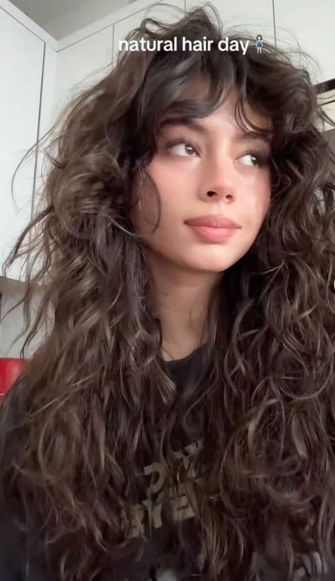 Long Permed Hair With Bangs, Long Wolfcut Women, Wolfcut Long Curly Hair, Long Wolfcut Curly, Shaggy Long Hair Curly, Wolf Cut Wavy Hair Long, Wolf Cut Long Curly Hair, Long Wolf Cut Curly Hair, Long Curly Shag With Bangs