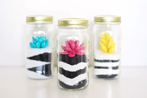 Diy Home Decor For Teens, Mason Jar Diy Projects, Terrariums Diy, Succulent Terrariums, Diy Succulent Terrarium, Crafts For Teens To Make, Pretty Life, Diy Projects For Kids, Terrarium Diy