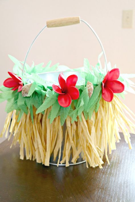 Moana Flower Easter Basket Tutorial Moana Easter Basket, Moana Craft, Moana Flower, Tropical Ferns, Moana Birthday Decorations, Moana Crafts, Moana Birthday Party Theme, Caribbean Party, Winter Baby Shower Themes