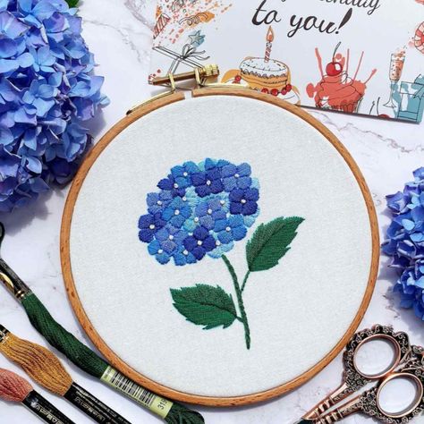 Blue Flower Embroidery Pattern, Hand Embroidered Hydrangeas, Blue Hydrangea Embroidery, Embroidery Hydrangea Flower, Embroidered Hydrangea Flower, Blue Embroidery Ideas, Hydrangea Cross Stitch Pattern, Hortensia Embroidery, Hydrangea Embroidery Pattern