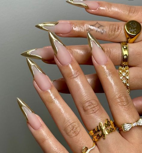 Stiletto Nails Gold, Gold Stiletto Nails, Summer Nail Design Ideas, Ombre Acrylic, Tropical Nails, Stiletto Nails Designs, Work Nails, Simple Acrylic Nails, Almond Acrylic Nails