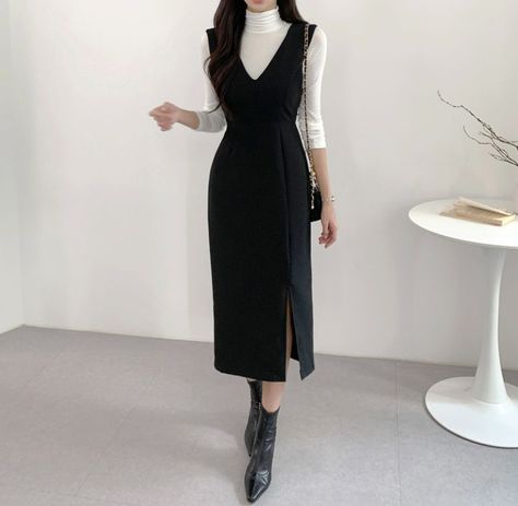 Sarafan School, Award Show Dresses, Bride Dress Simple, Backless Blouse Designs, Velvet Prom Dress, Casual Outfit Inspiration, Everyday Fashion Outfits, Trendy Fashion Tops, Mode Chic