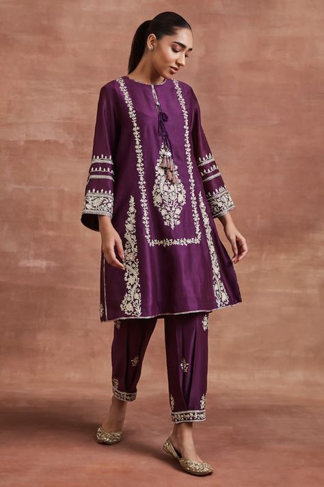 Buy Orange Cupro Dupion Embroidery V Neck Kurta Palazzo Set For Women by Label Niti Bothra Online at Aza Fashions. Pakistani Straight Salwar Suit Designs, Classy Salwar Suit, Designer Kurti Designs Latest, Festive Outfit Ideas Indian, 2024 Suit For Women, Aza Fashion Kurti, Latest Salwar Suit Designs 2024, Purple Suit Design For Women, Straight Salwar Designs