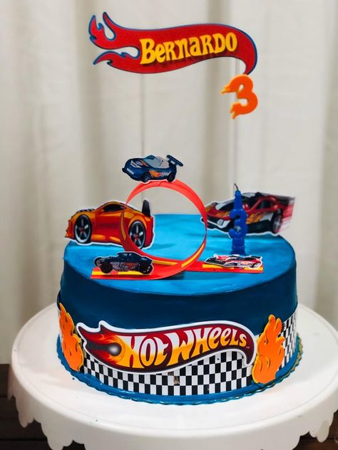 Hot Wheels Cake Design, Bolo Tema Hot Wheels, Bolo Da Hot Wheels, Imprimibles Hot Wheels, Bolo Hot Wheels, Hot Wheels Cake, Tooth Cake, Festa Hot Wheels, Dinosaur Birthday Cakes