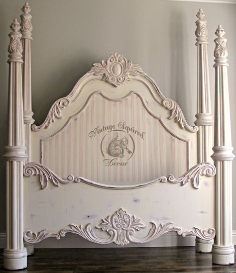 Pulaski - french bed hand painted in Annie Sloan chalk paints Antoinette, Old White and French Linen. Painted Bedframe, Chalk Paint Bed, Poster Beds, Muebles Shabby Chic, Painted Beds, French Bed, Chalk Painting, Upholstery Diy, Furniture Painting