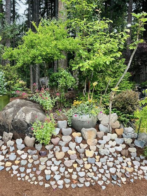 I collect heart-shaped rocks | I straightened up my big heart garden today | Facebook Rocks Display, Heart Garden, Heart Rocks, Heart Shaped Rocks, Home Vegetable Garden, Kindness Rocks, Rock Collection, Garden Art Diy, Stone Heart