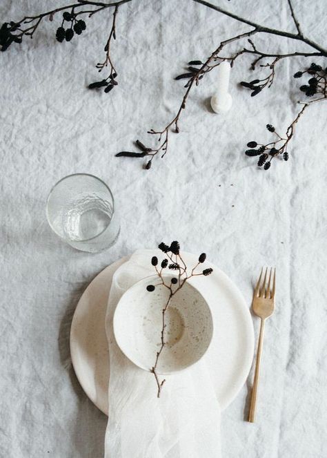 Table Setting Inspiration, Unique Christmas Decorations, Winter Nature, Wedding Tablescapes, Décor Diy, Used Iphone, Unicorn Party, Beautiful Table, Table Style