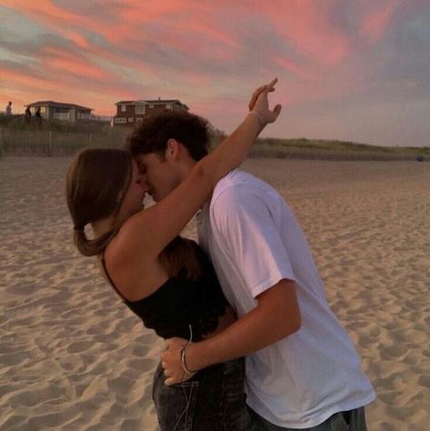 School Couple, Boyfriend Love, Couple Cute, Couple Goals Teenagers, Couples Vibe, Cute Relationship Photos, Teen Love, Boyfriend Goals, Cute Couples Photos