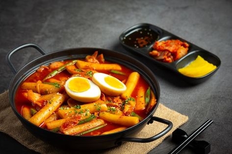 Tteokbokki Recipe, Best Korean Food, Japanese Technology, Food Experiences, Cooking Instructions, Dinner Dishes, Banana Bread Recipes, Food Shop, Korean Food