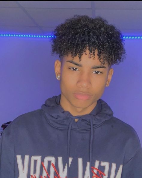 Hottest Guys On Ig😍 on Instagram: “Long or short hair? 😍” Hairstyles For Teenage Guys, Black Boy Hairstyles, Boys Curly Haircuts, Black Boys Haircuts, Mixed Guys, Teenage Guys, Light Skin Men, Dark Skin Boys