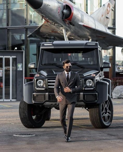 Billionaire Lifestyle Men, Men Luxury Lifestyle, Streetwear Fashion Winter, Black G Wagon, Mens Poses, Winter Outfits Men Streetwear, Elegant Men Style, Classy Gentleman, Hammer Car