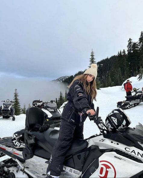 Snowmobile Instagram Pictures, Snowmobile Picture Ideas, Snowmobiling Outfit, Snowmobile Outfit, Snowmobile Aesthetic, Ski Photo Ideas, Winter Bucket List Ideas, Night Skiing, Winter Bucket List