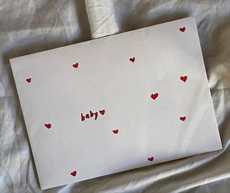 Valentine Aesthetic Gifts, Valentines Gifts Aesthetic, Valentines Gift Aesthetic, Cartas Coquette, Ideas Para Cartas Aesthetic, Valentines Vibes, Pretty Letters, Ge Bort, Bf Gifts