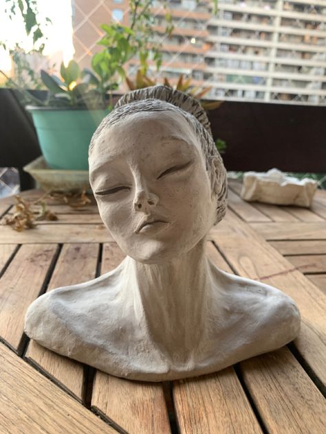 Ceramic Face Sculpture, Sculpture Art Projects, Anatomy Sculpture, Ceramic Art Sculpture, Sculpture Head, Sculpture Art Clay, Face Vase, Pottery Lamp, Cerámica Ideas